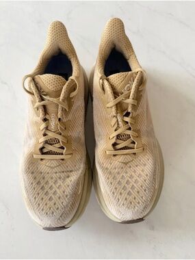 Hoka One One Clifton 9 Men’s Size 10.5 D Running Sneakers Athletic Shoes